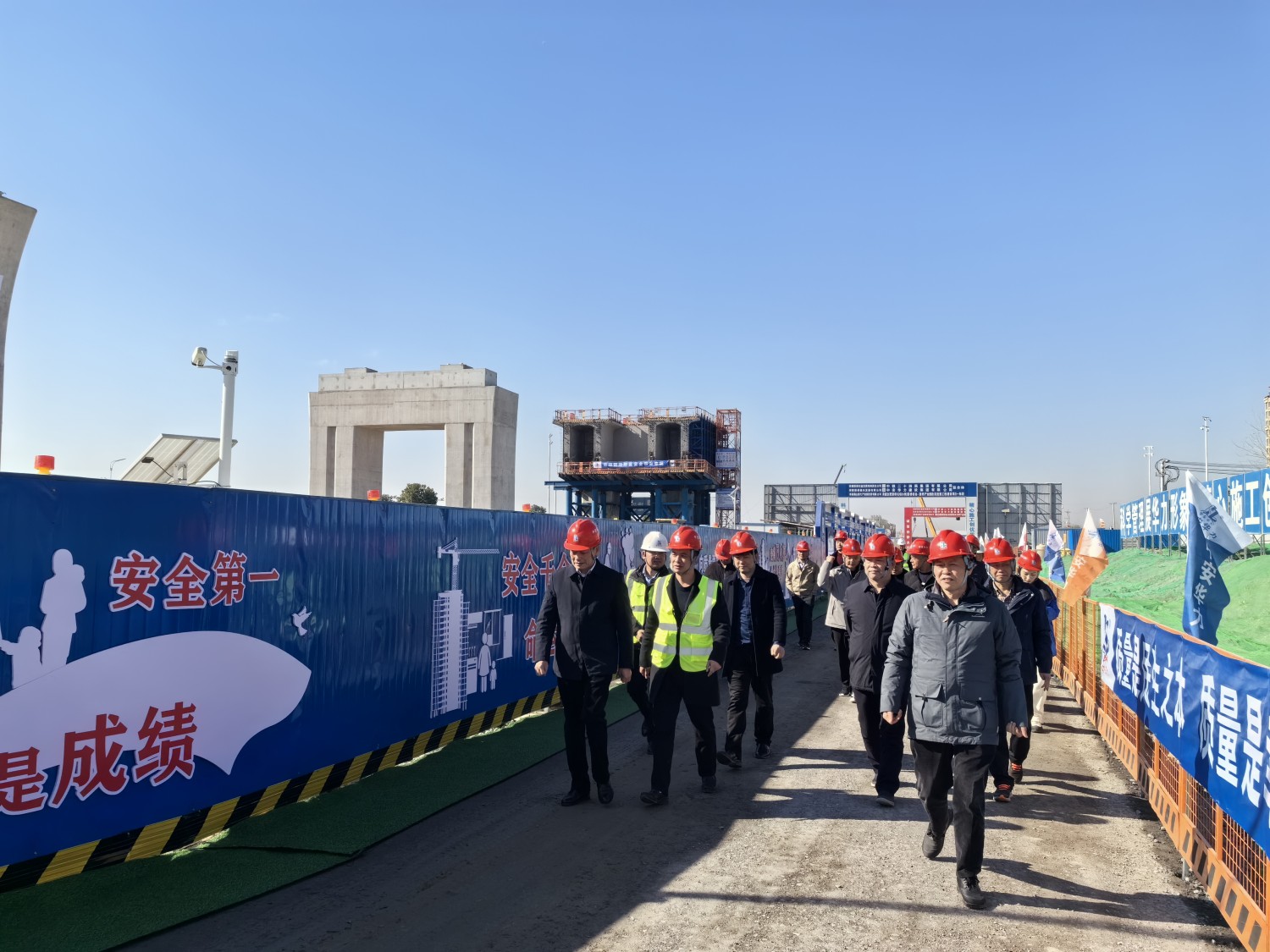 控股联合检查组到合肥新桥机场S1线项目检查指导工作