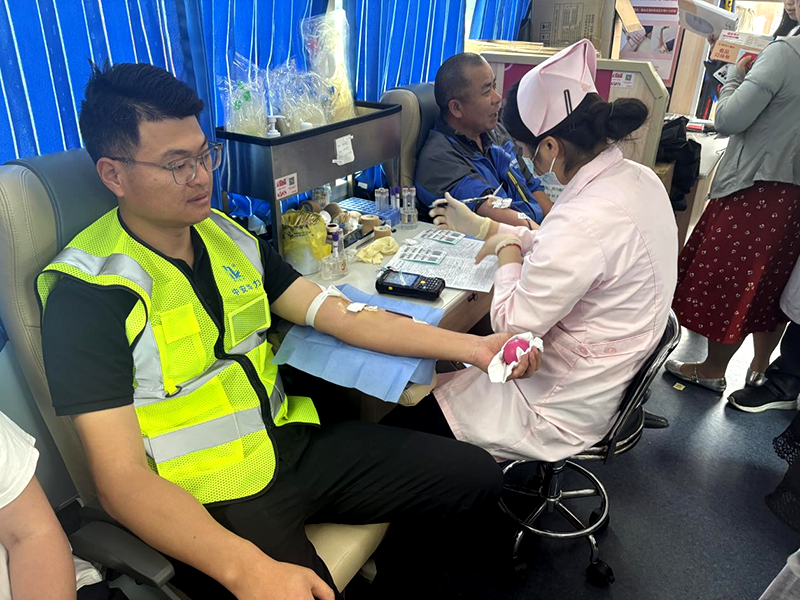 集团新桥机场S1号线项目部开展无偿献血活动