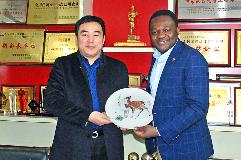 贝宁共和国驻华公使一行到华力集团参观考察